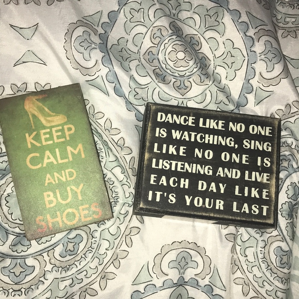 Cute wooden decorative signs!